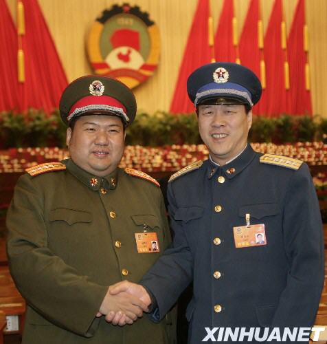 这是傅企平代表在讲述滕头村的“环保经”。